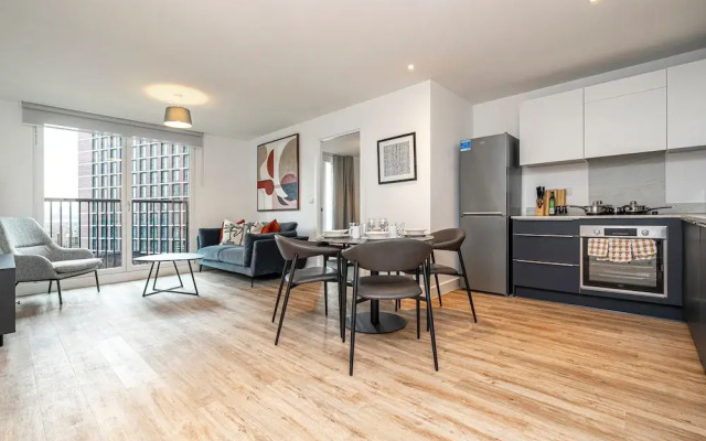 Waterside Flat in Central Leeds