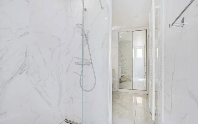 Appartement in the Heart of Paris Canal de L'ourq/crimee