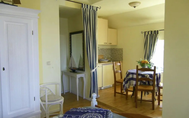 Sunlit Apartment with Garden in Steffenshagen