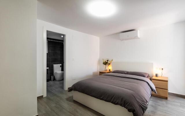 Calle Marbella Chalet with Garden by Beach