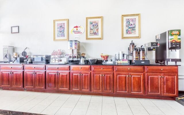 Super 8 Motel - Forsyth