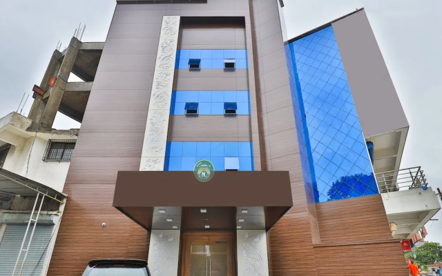 OYO 16122 Hotel Navya Palace