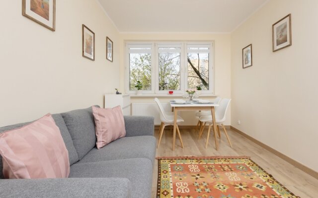 Dickensa Warsaw Apartment by Renters
