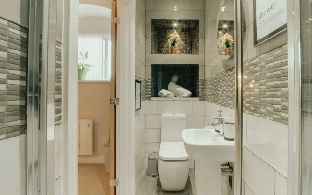 Chic & Cheerful 1bedroom in Historic Building