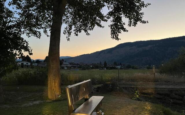 Sunny Shuswap B&B