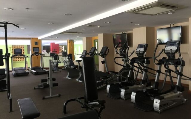 Aiya Residence & Sport Club BTS Budget Hotel