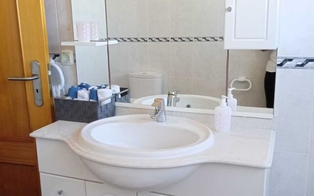 Charming 2-bed House in Ponta Delgada