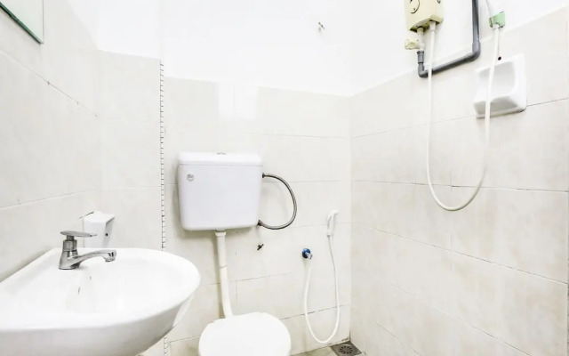 OYO 89615 T Family Hotel