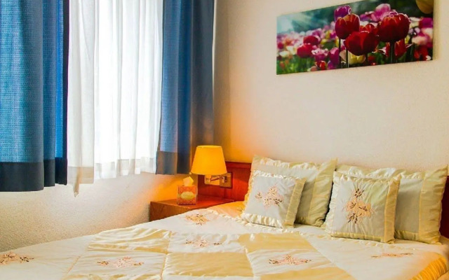 Hotel Mona