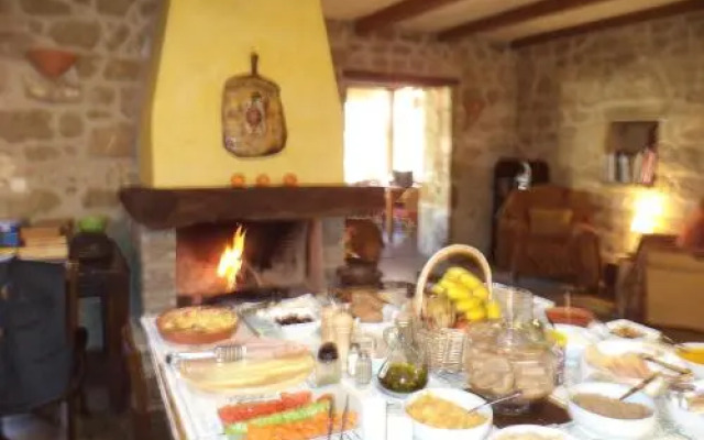 Helydorea Country House