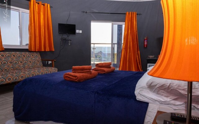 Lovely 13-bed Complex on Cape Point Beach, Bakau