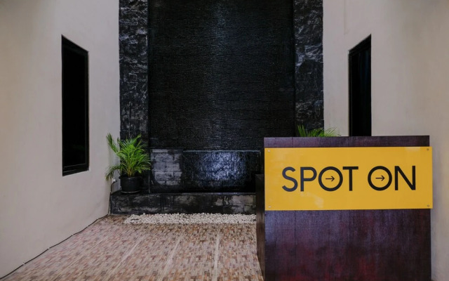 TF Homestay near Alun Alun Caruban