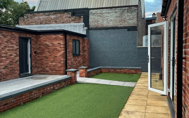 Citrine Suite 4 Bed House in Stoke on Trent