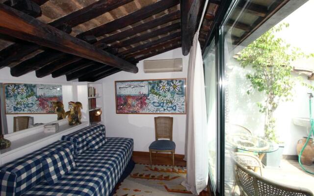Navona Flat