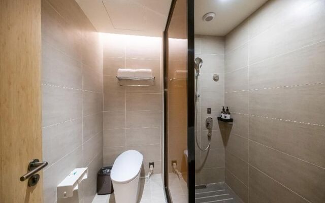 Ji Hotel (Shanghai Orient Yide City)