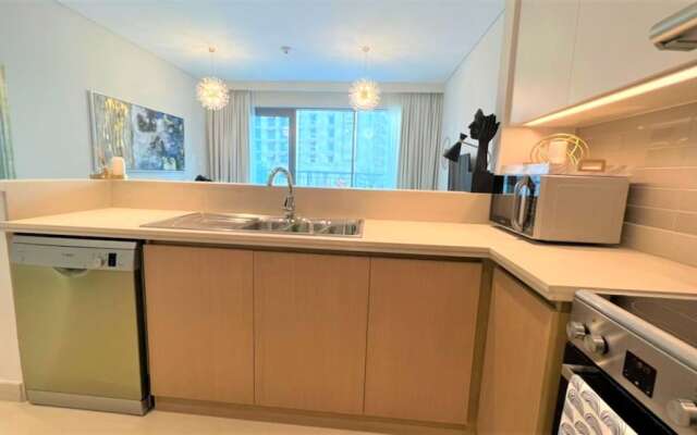 Luxury Dubai Creek Harbour Waterfront Apartment