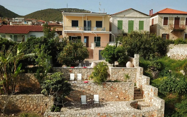 Seafront apartment ΙΙ in Kiveri, near Nafplion.