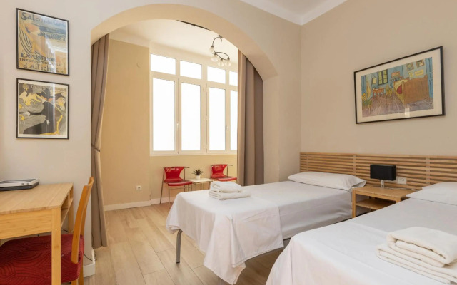 ApartEasy - Family 4-Bedroom Apartment