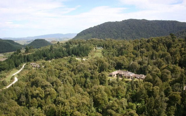 Treetops Lodge & Estate