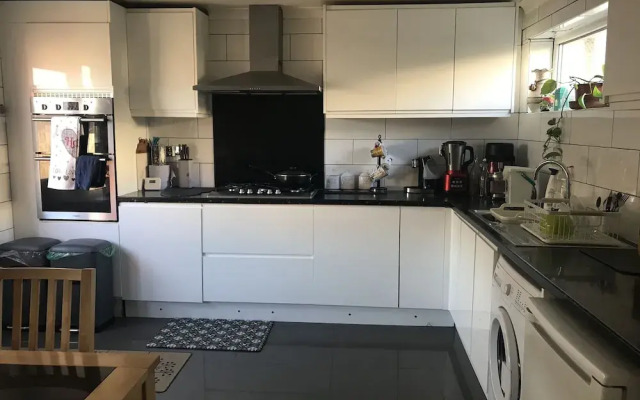 Stunning 3-bed House in Cardiff