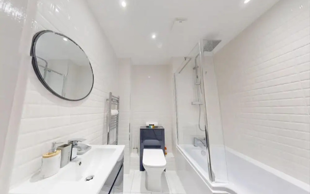 Romford Retreat - Modern 2BR Apartment