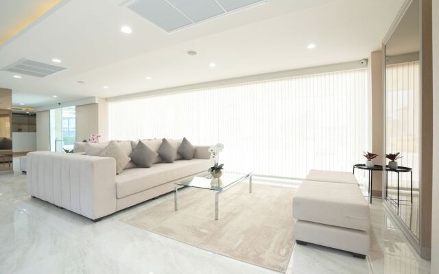 Oriole Residence