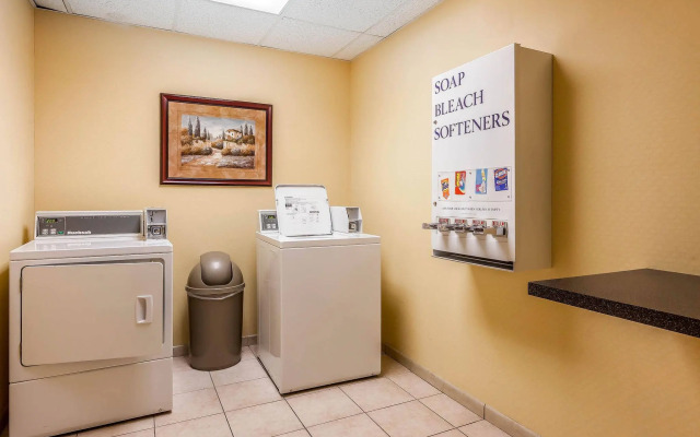 Comfort Inn & Suites Airport