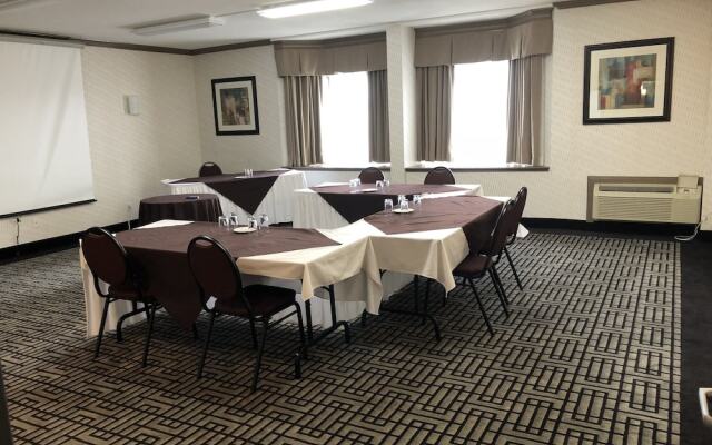 Best Western Plus Laval Montreal & Conference Centre
