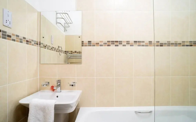 JOIVY 5 Bedroom Apt Near Meadows & George Square