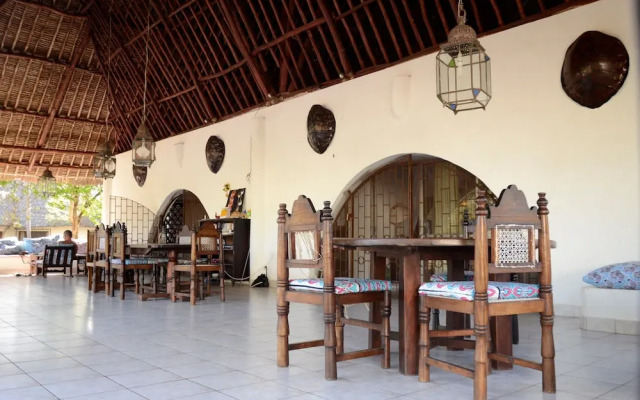 Kirathimo Explorers Oasis Diani - Hostel