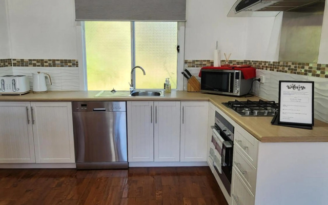 LUXURIOUS Couples Escape, SPA BATH, Netflix, NBN