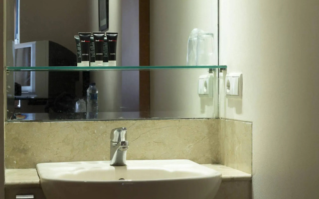 RedDoorz @ Gegerkalong Girang