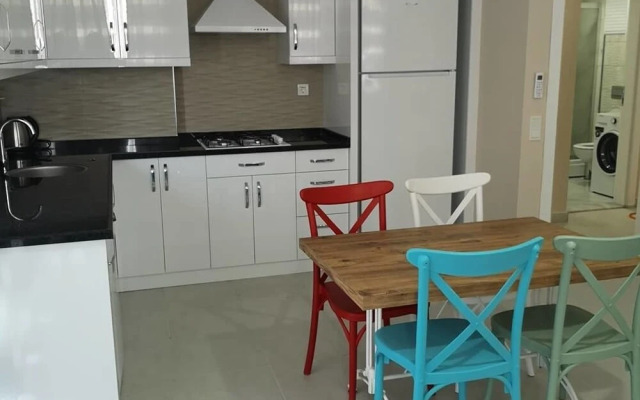 Cemre Apart