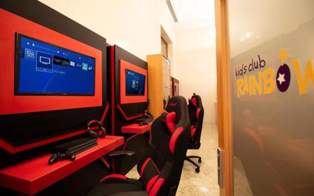 Holiday Inn Suites Kuwait Salmiya