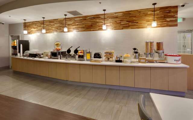 La Quinta Inn & Suites by Wyndham Dallas Love Field