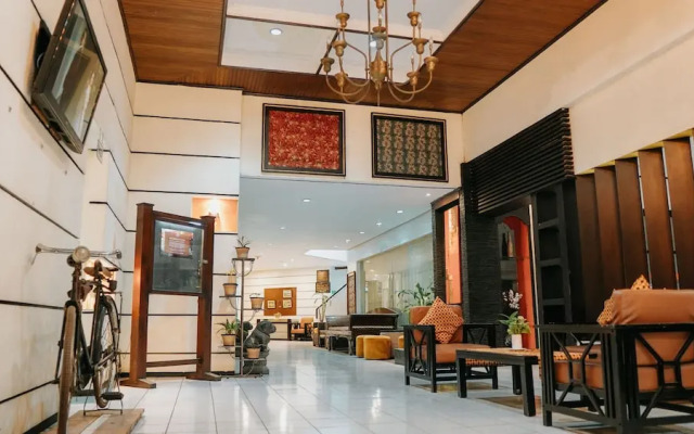 Tuwuh Hotel at Kayutangan