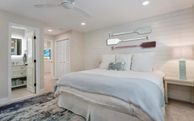 Veselka 4 Bedroom Home by Redawning