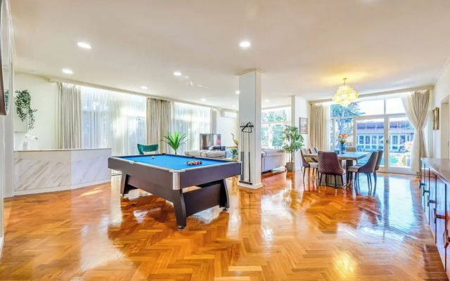 StayAU Spacious 6BR McKinnon Pool Home
