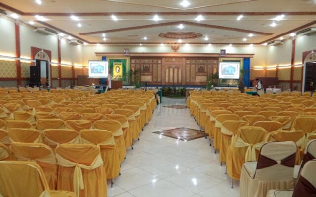 Yusro Hotel Restaurant & Convention