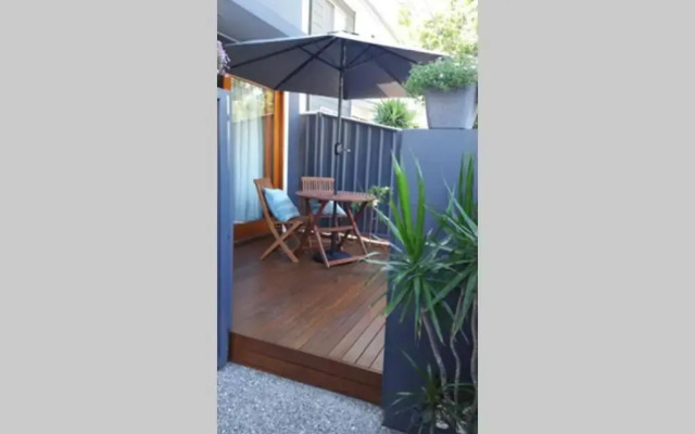 Woolloongabba, comfortable, modern, private studio