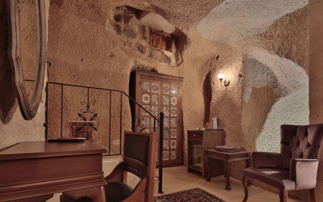 Elit Cave Suites