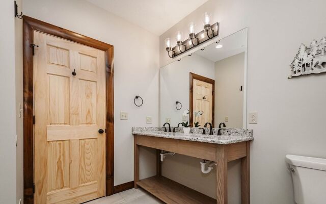 Water & Mountain Retreat