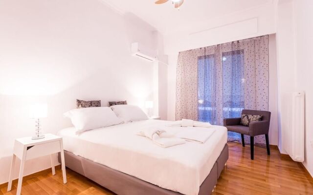 Homey apartment for 4 people in Koukaki