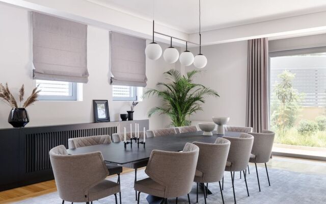 Eos Urban Villa by UPSTREET