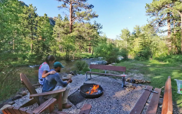 Castle Mountain Lodge