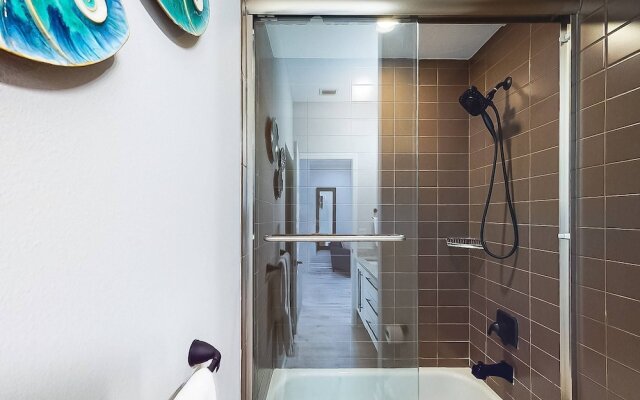 Beach Club Modern Condo C Bldg