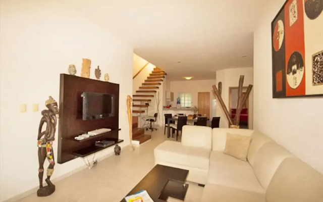 Las Olas 304 by PRP