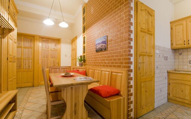 Dandy Deluxe Apartments