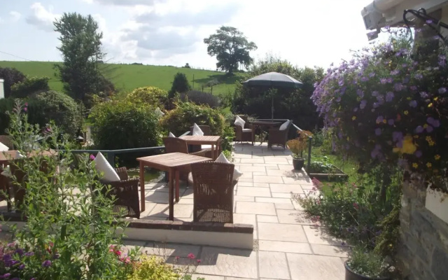 Yalbury Cottage