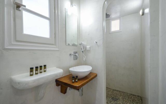 Ostria Hotel